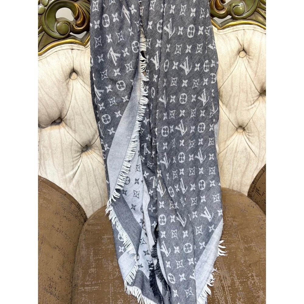 Louis Vuitton Monogram Shine Shawl Grey Silver Silk Wool Scarf Fringed Square - Picture 5 of 8